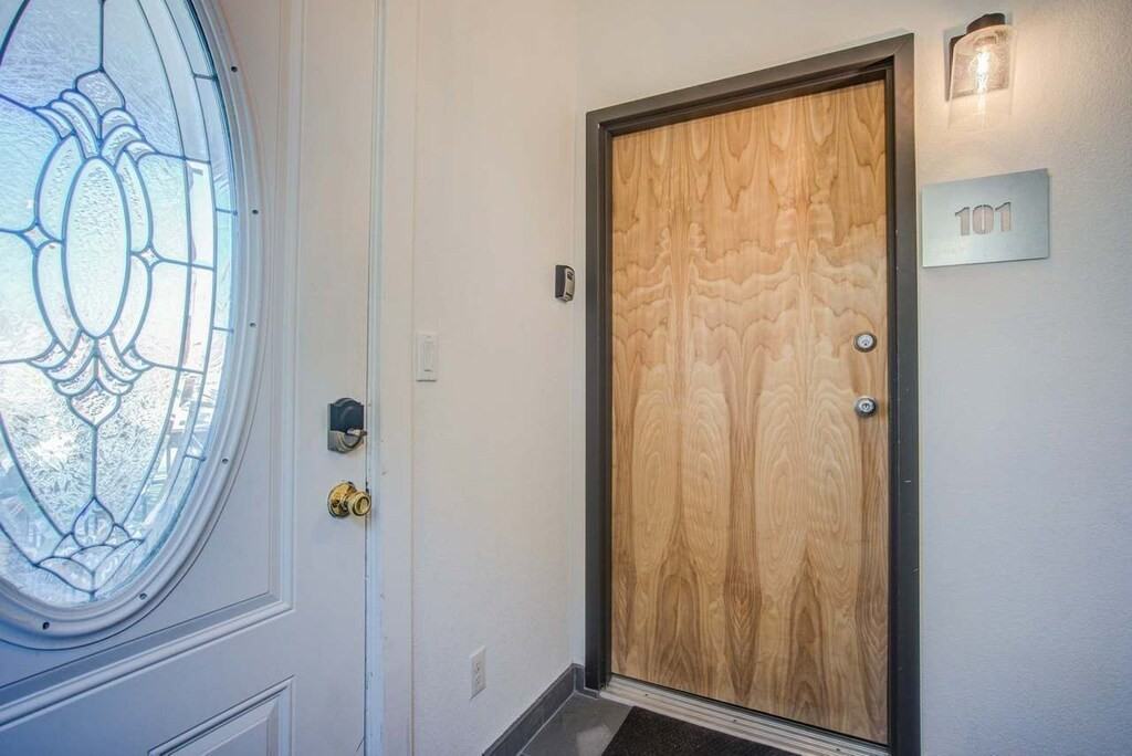 121 E Las Animas St - Photo 2 of 5