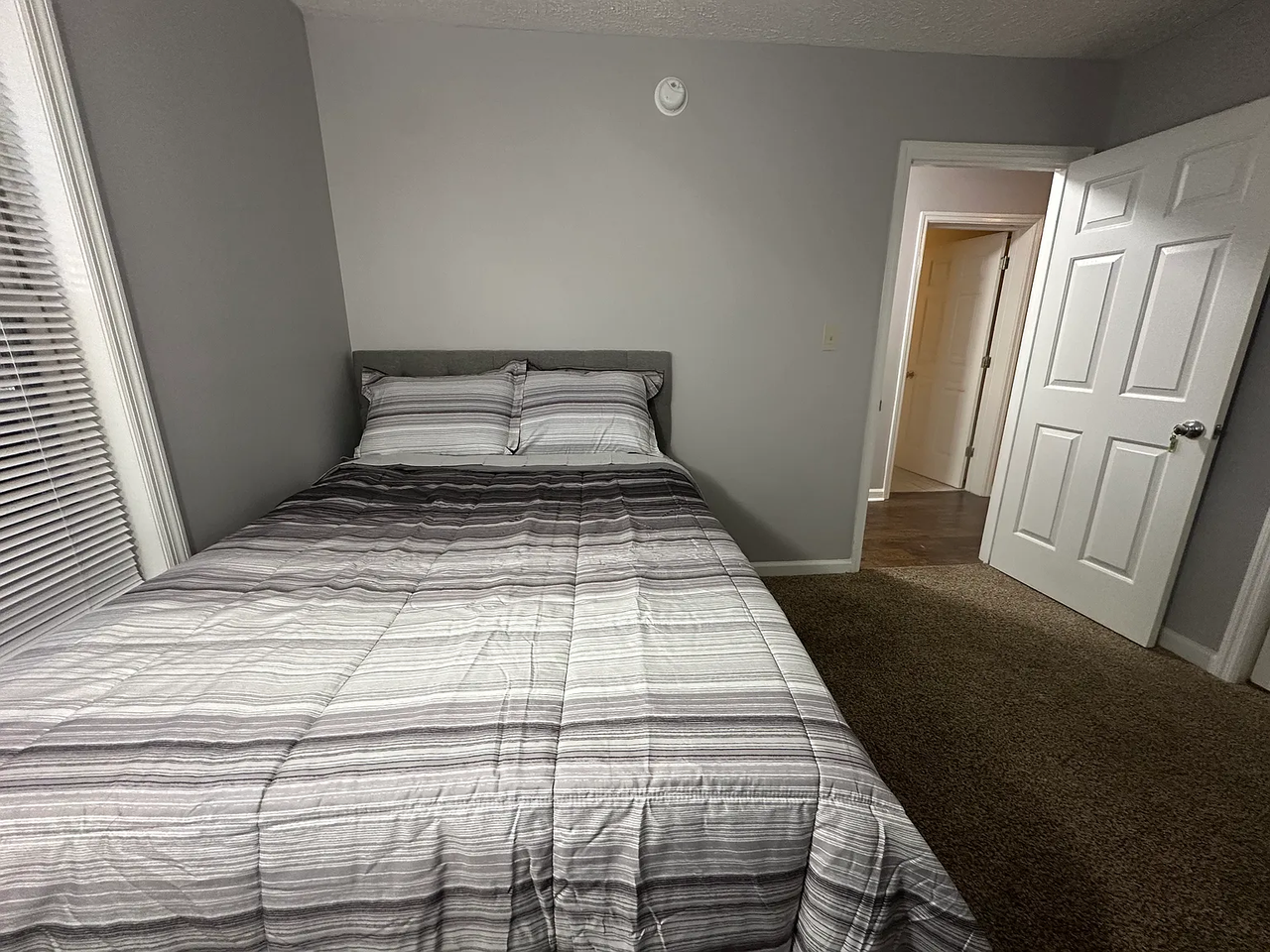 277 River St - Photo 3 of 4