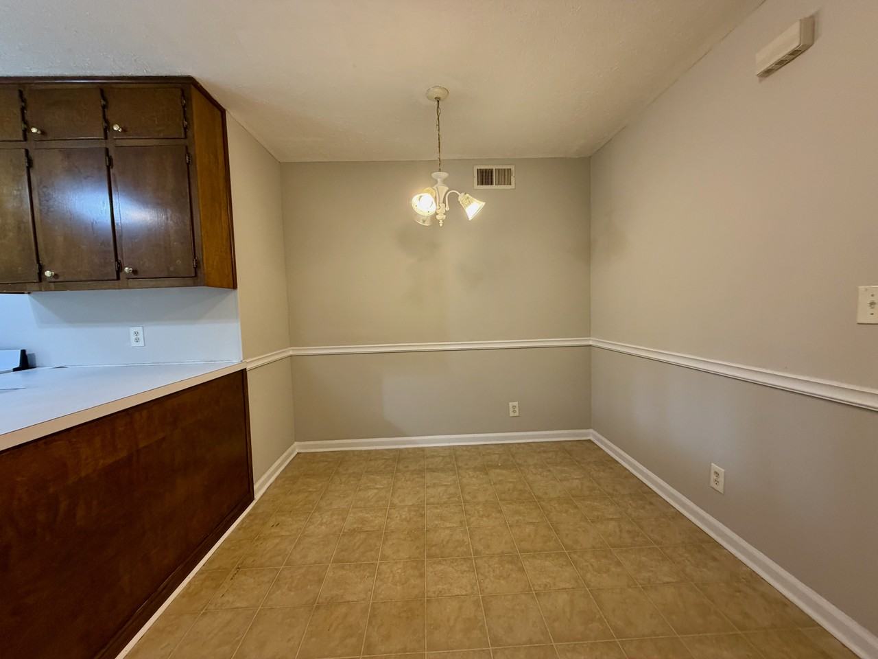 96 Brock St - Photo 5 of 27