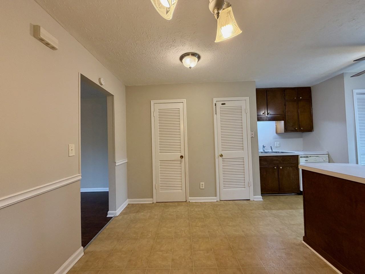 96 Brock St - Photo 6 of 27