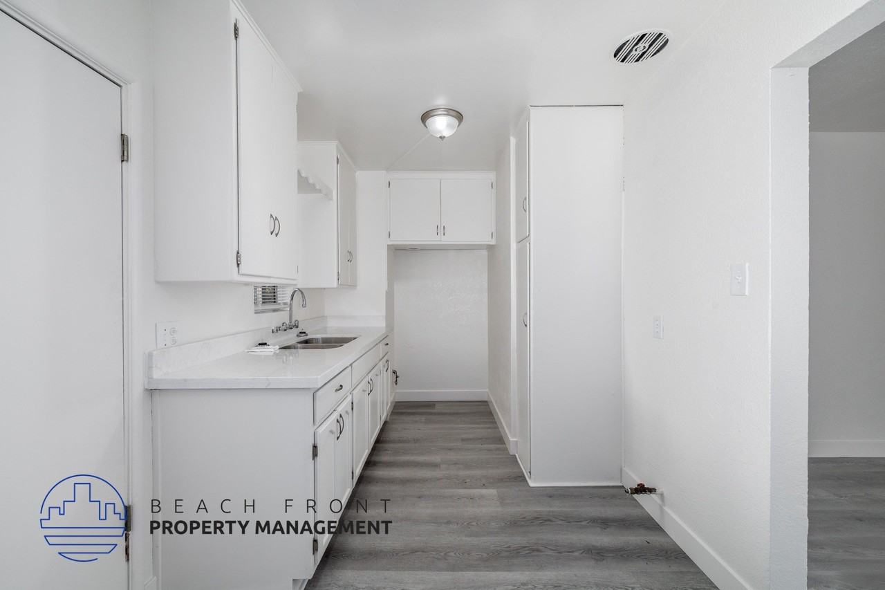 903 N. Sloan Ave. - Photo 2 of 12