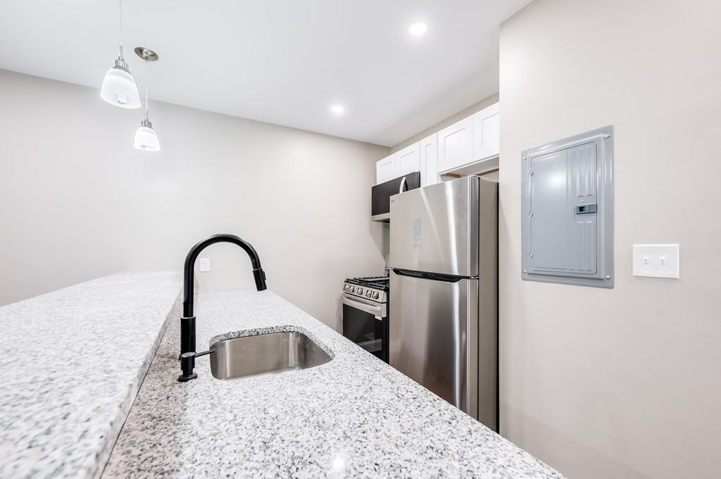 25 Buckley St #1L - Photo 5 of 10