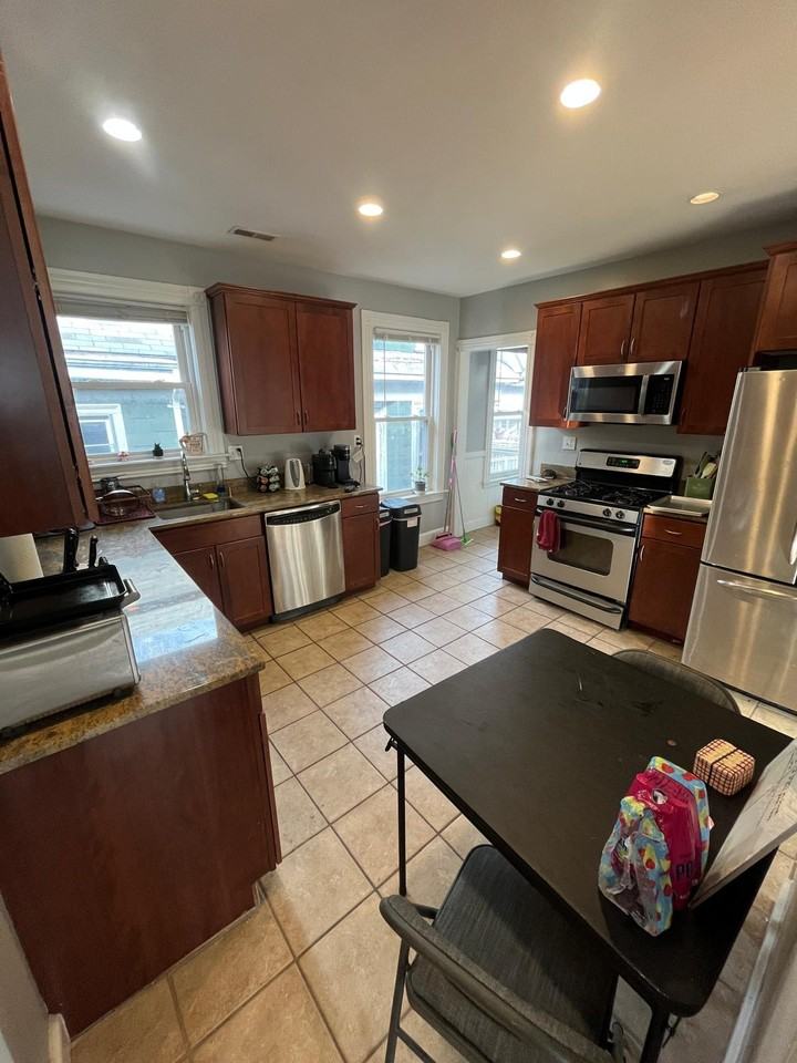 122 Calumet St #3B