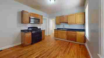 featured image of 10 Fox St #1