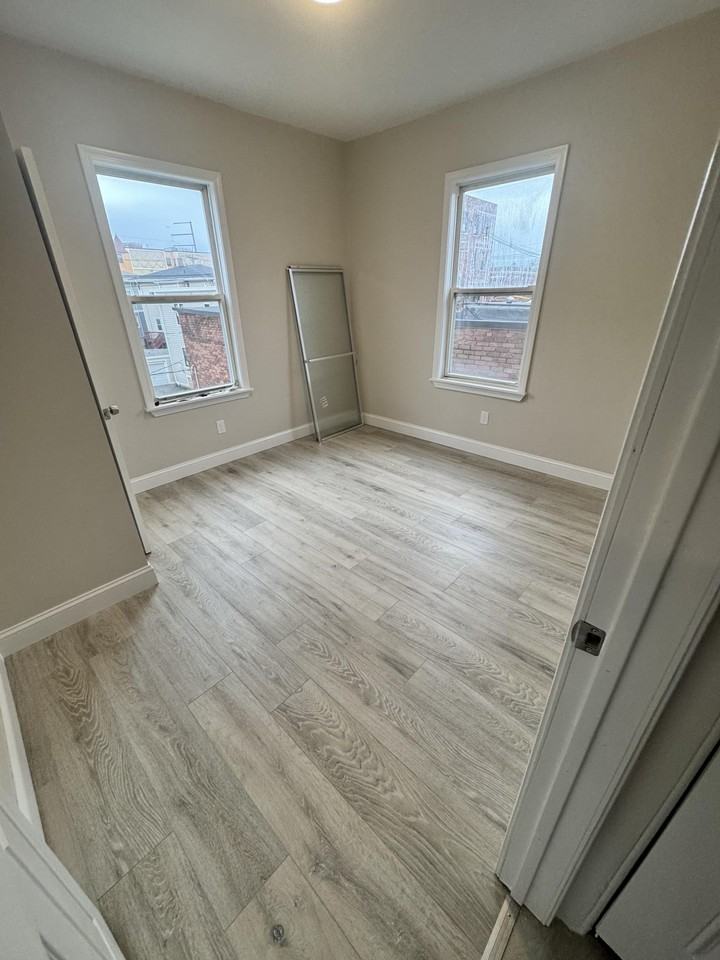 241 Walnut St #3 - Photo 4 of 7