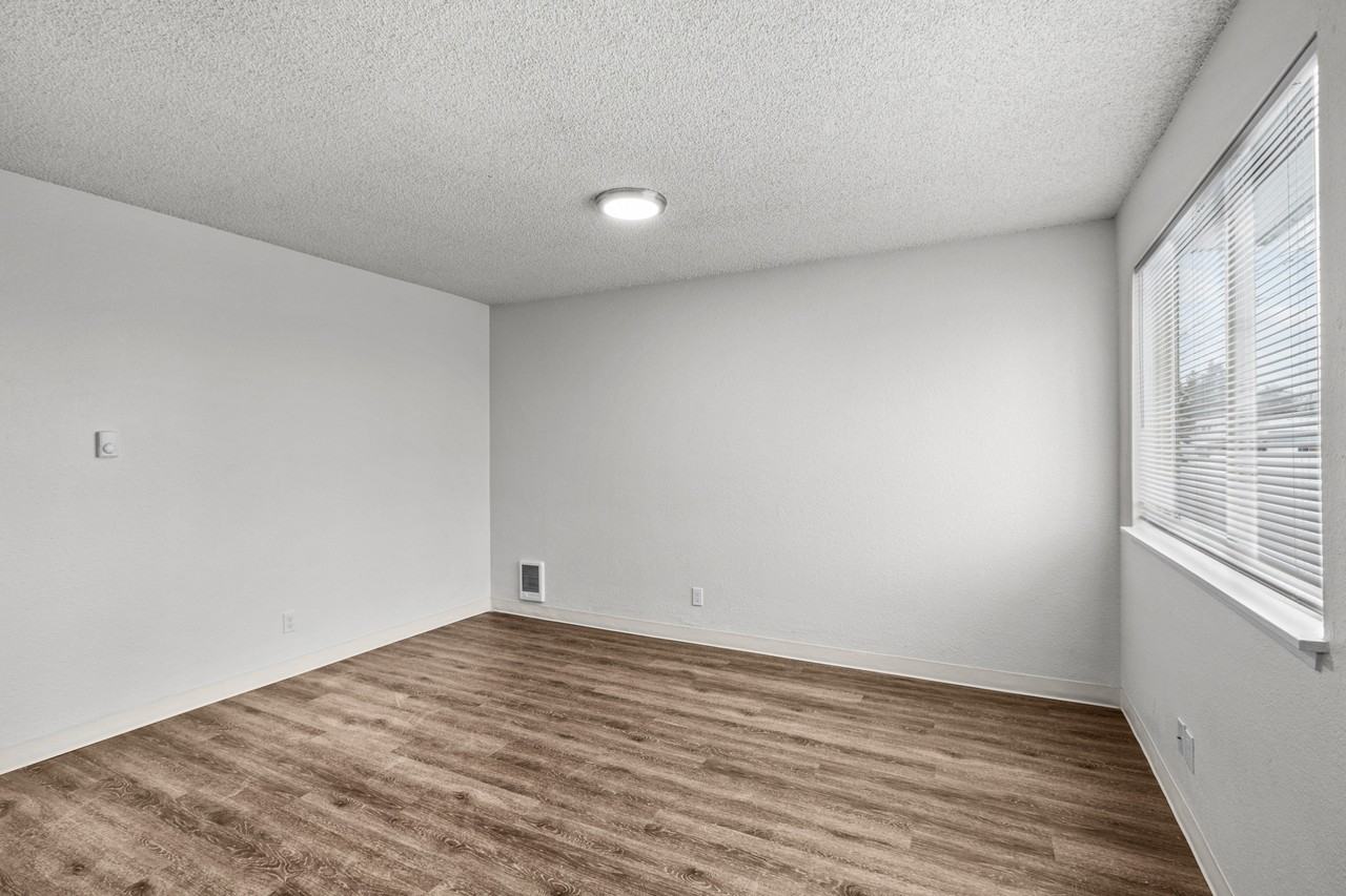 Creekside Apartments - Photo 5 of 27