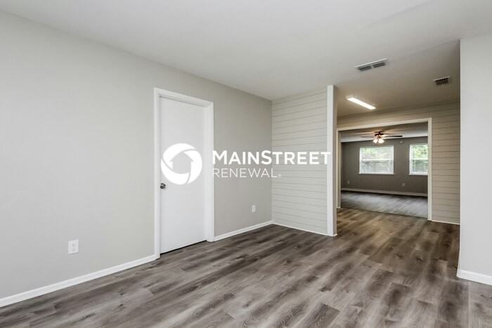 2627 N Beaumont Ave - Photo 5 of 16