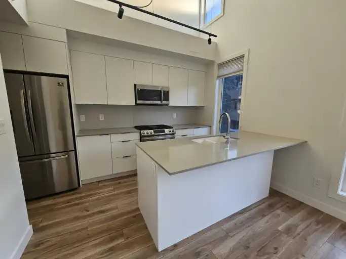 2502 16a St Sw #302 - Photo 4 of 8