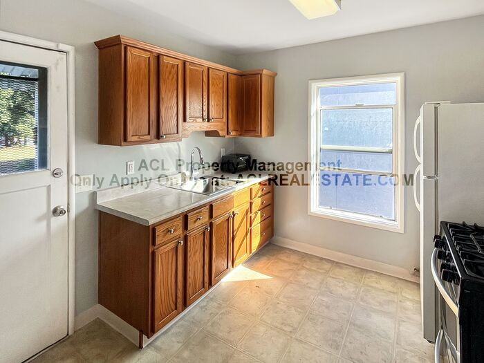 1323 Russell Way #1323 - Photo 4 of 19