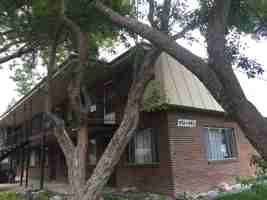 featured image of 433 W 8th St