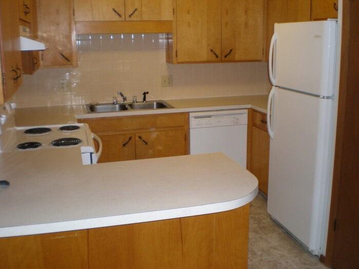 433 W 8th St - Photo 2 of 9