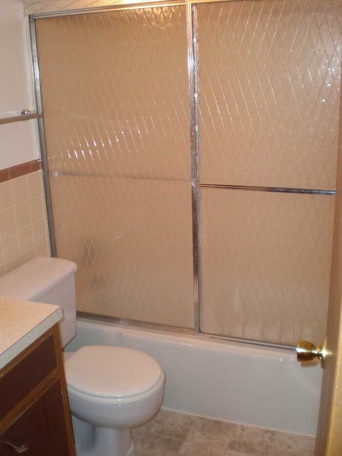 433 W 8th St - Photo 3 of 9