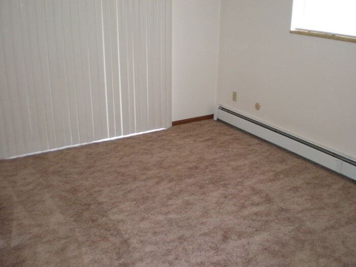 433 W 8th St - Photo 5 of 9