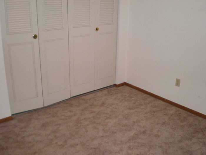 433 W 8th St - Photo 6 of 9