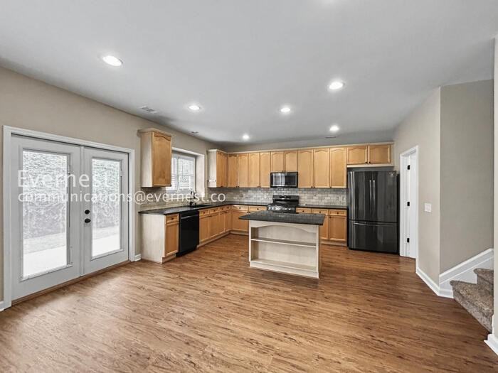 1034 Middlebrooke Dr - Photo 3 of 44