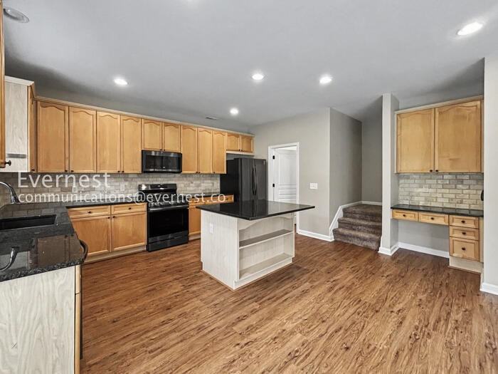 1034 Middlebrooke Dr - Photo 4 of 44