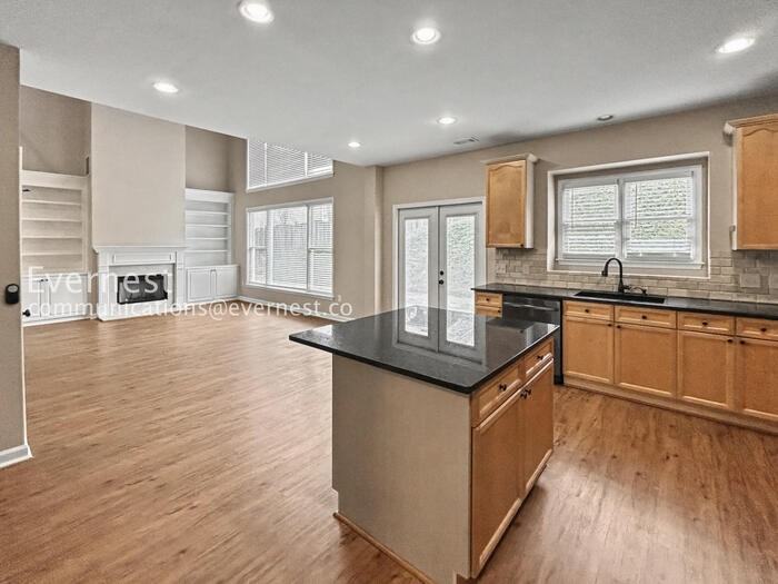 1034 Middlebrooke Dr - Photo 5 of 44