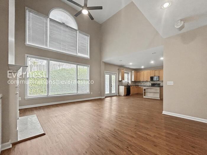 1034 Middlebrooke Dr - Photo 6 of 44