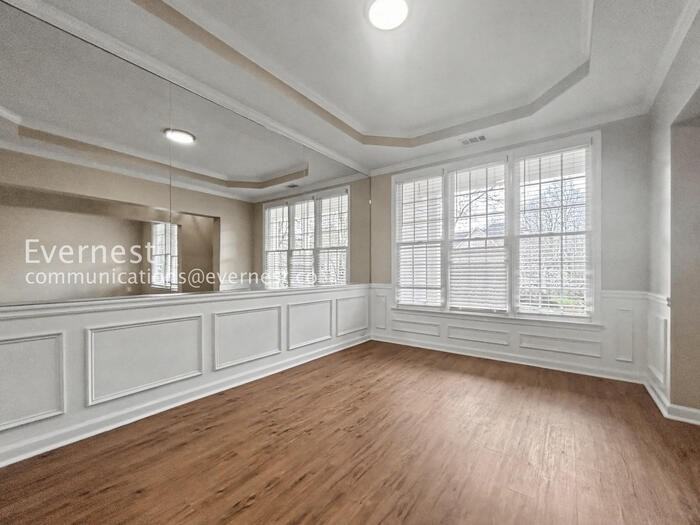 1034 Middlebrooke Dr - Photo 7 of 44