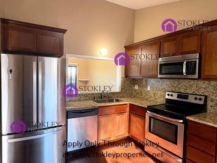 1542 Ashwood Dr - Photo 5 of 21