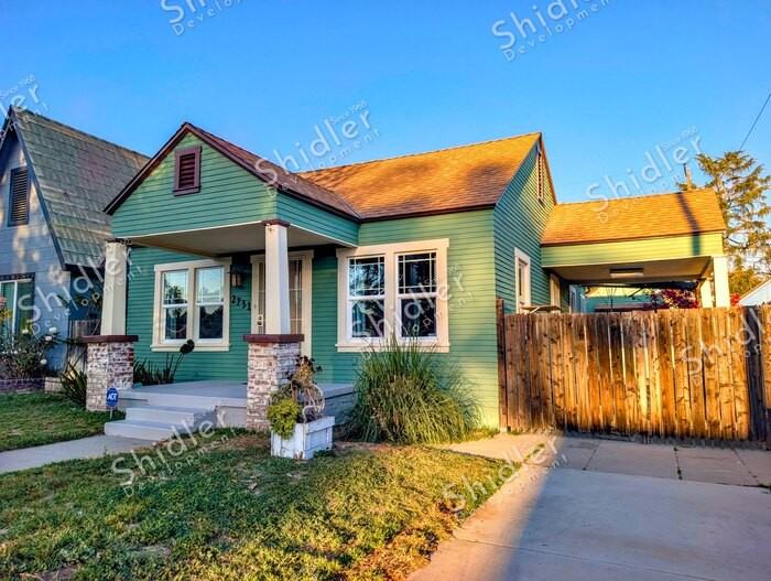 2731 N Pershing Ave - Photo 5 of 50