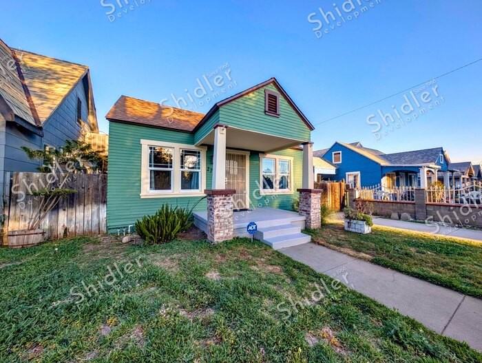 2731 N Pershing Ave - Photo 7 of 50