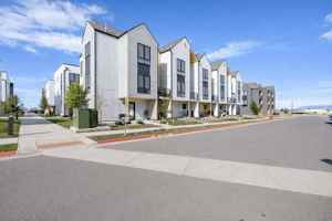 featured image of 2115 S 17th Ave