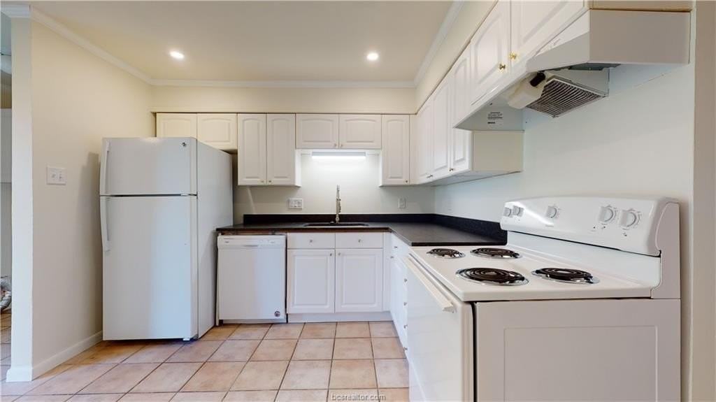 1601 Cloverdale Ct - Photo 5 of 13