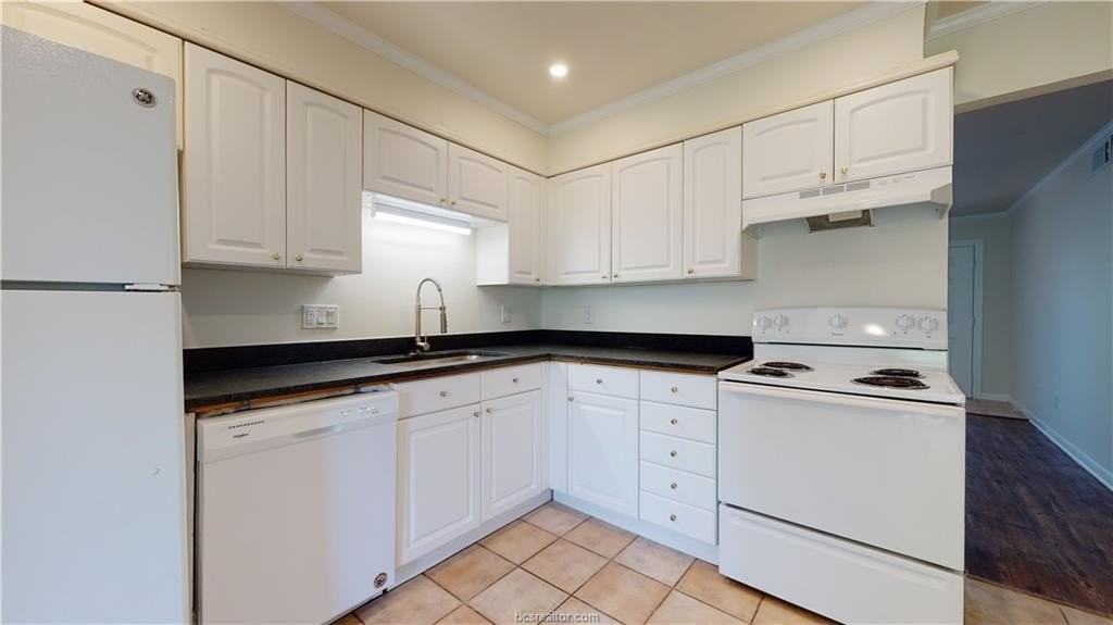 1601 Cloverdale Ct - Photo 6 of 13