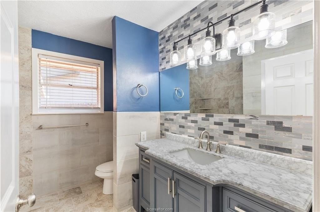 209 Helena St - Photo 3 of 23