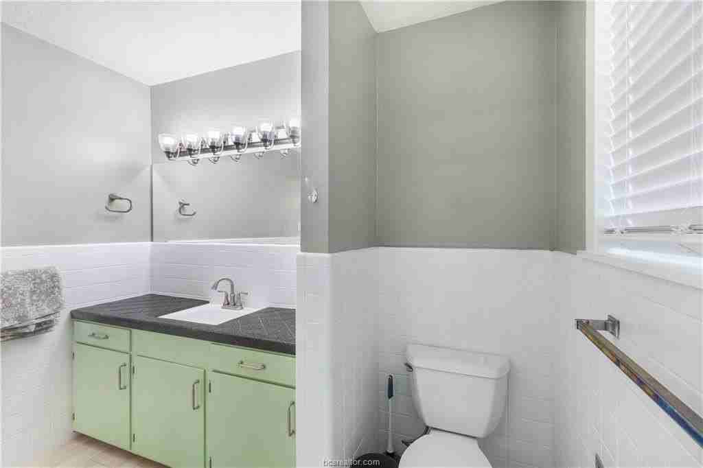 209 Helena St - Photo 4 of 23