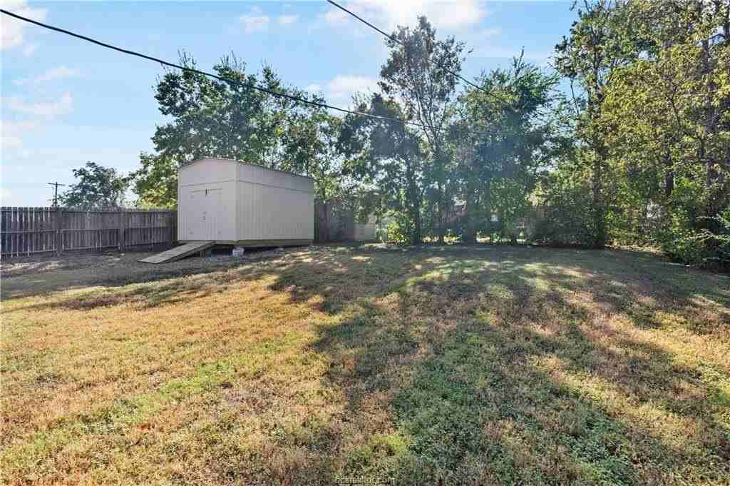 209 Helena St - Photo 5 of 23