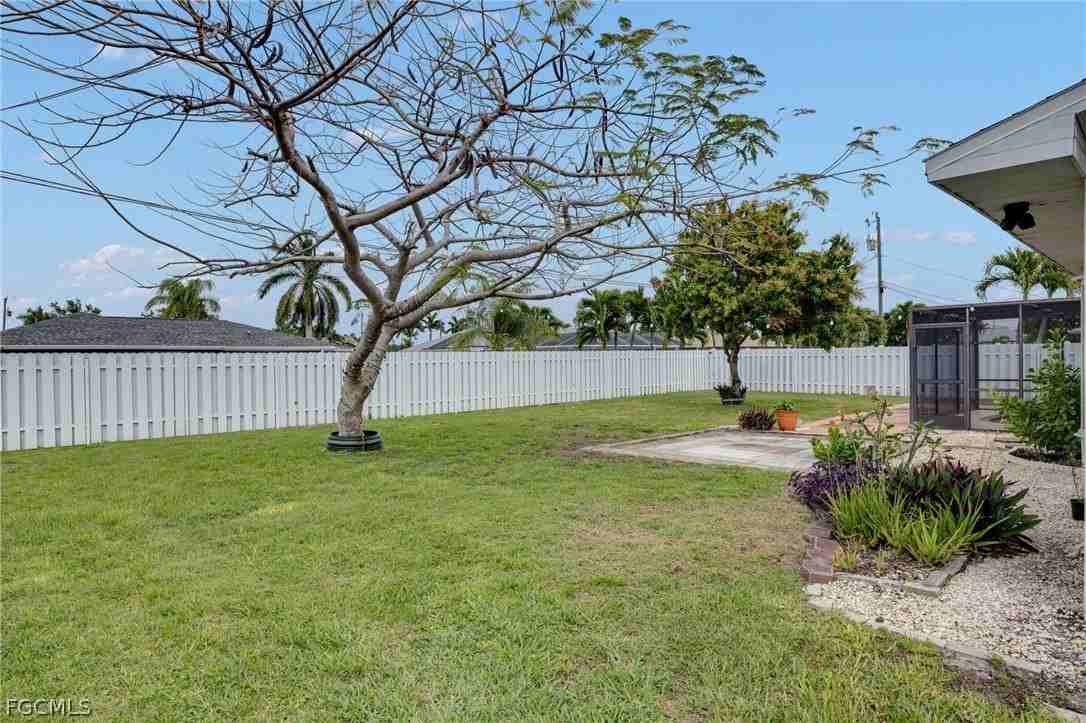 3414 Se 2nd Pl - Photo 3 of 23