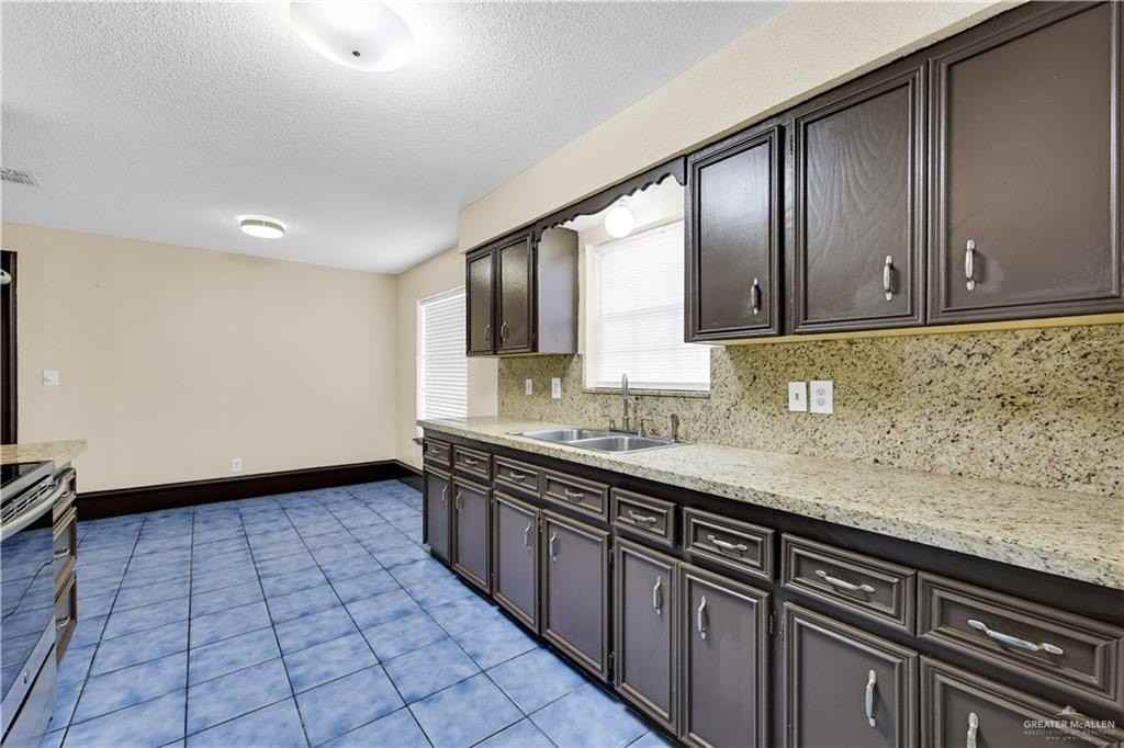 2316 Pin Oak Rd - Photo 4 of 17