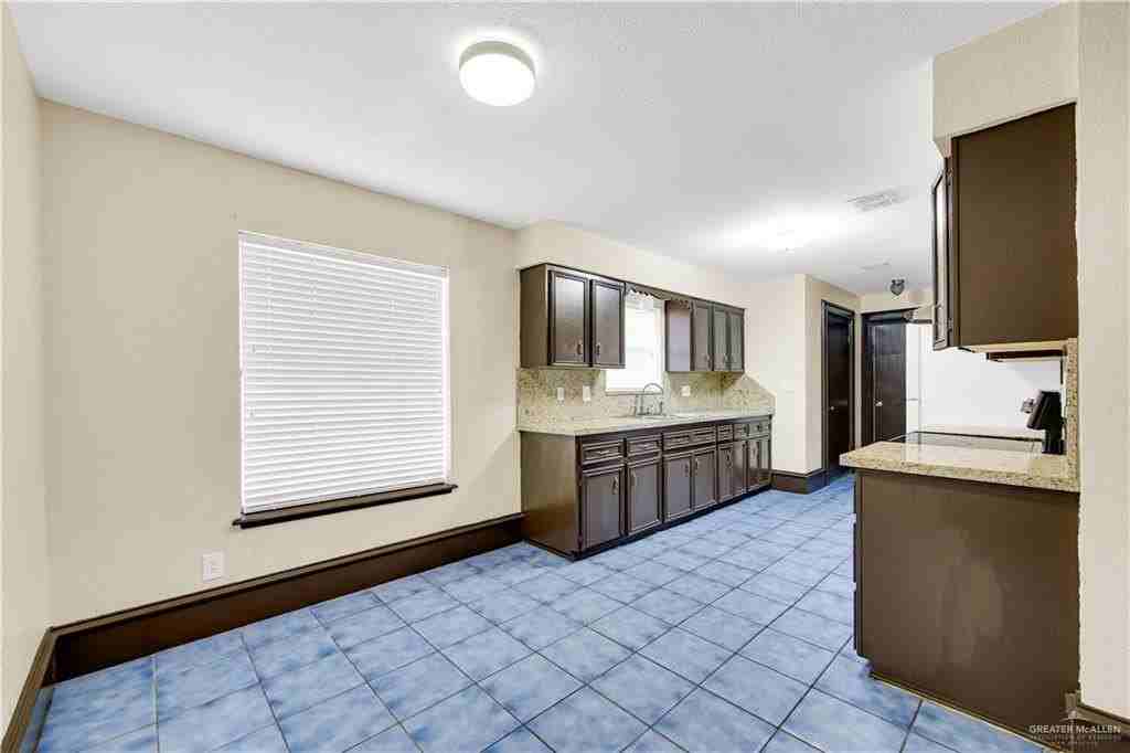 2316 Pin Oak Rd - Photo 5 of 17