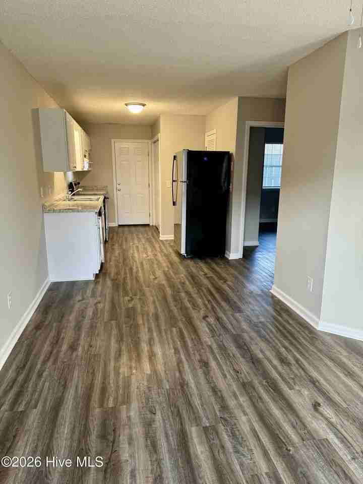 1287 Park West Dr Apt 5 - Photo 2 of 10