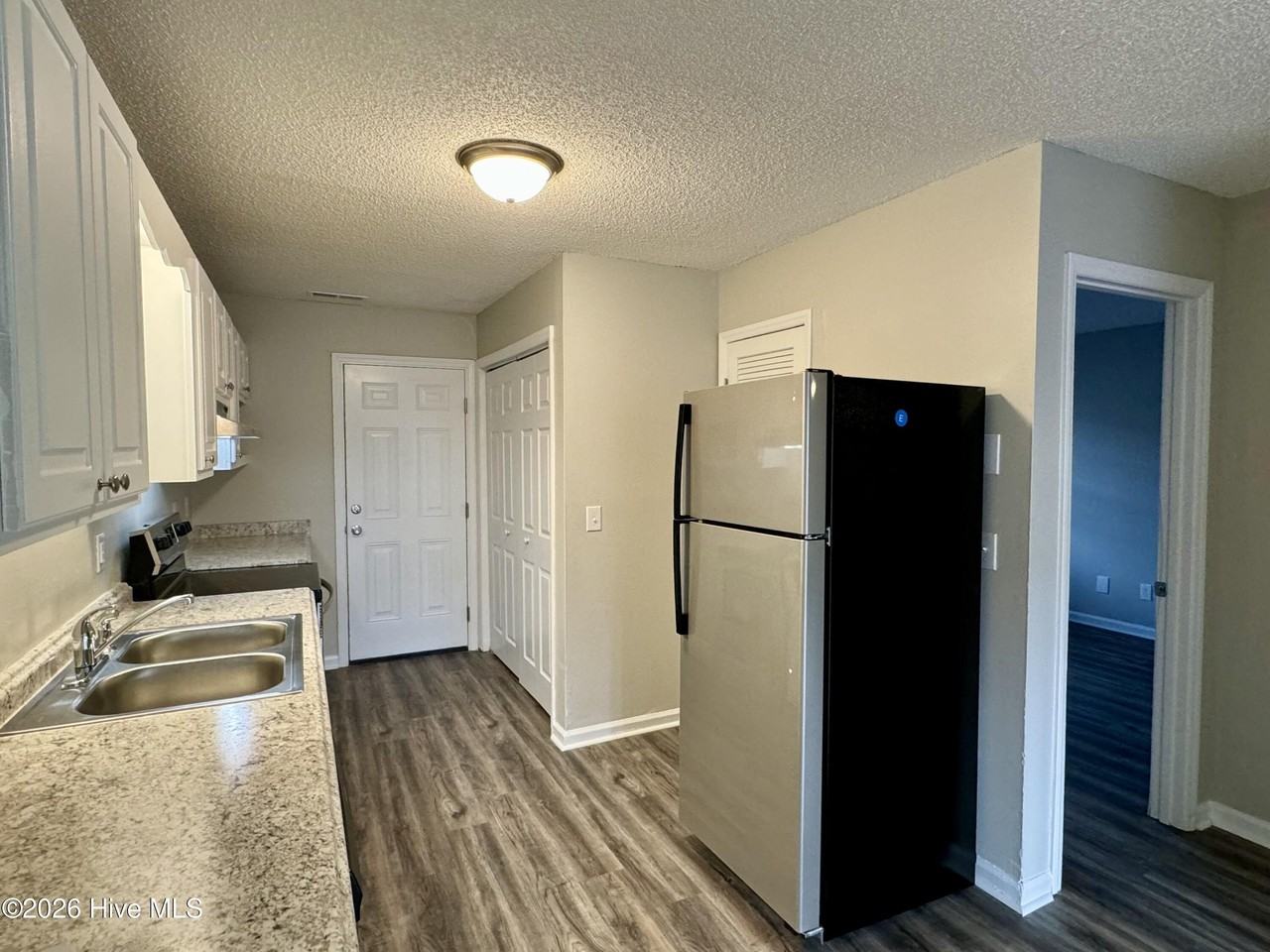 1287 Park West Dr Apt 5 - Photo 5 of 10