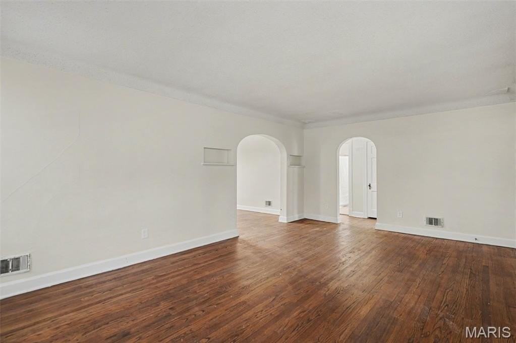 216 Roberta Ave - Photo 4 of 15