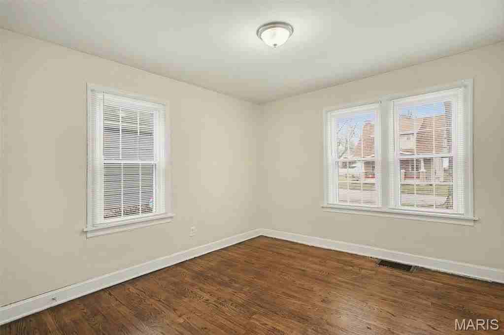 216 Roberta Ave - Photo 7 of 15