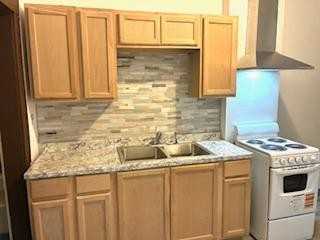 602 W Washington St - Photo 5 of 9