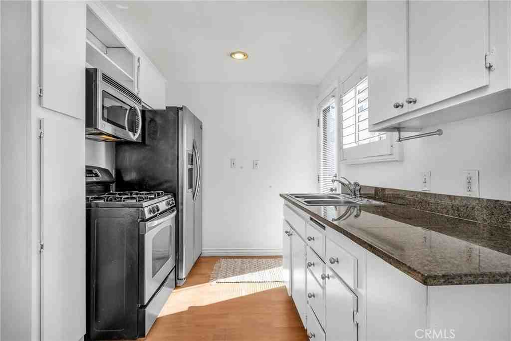 317 Moonstone St #B - Photo 4 of 20