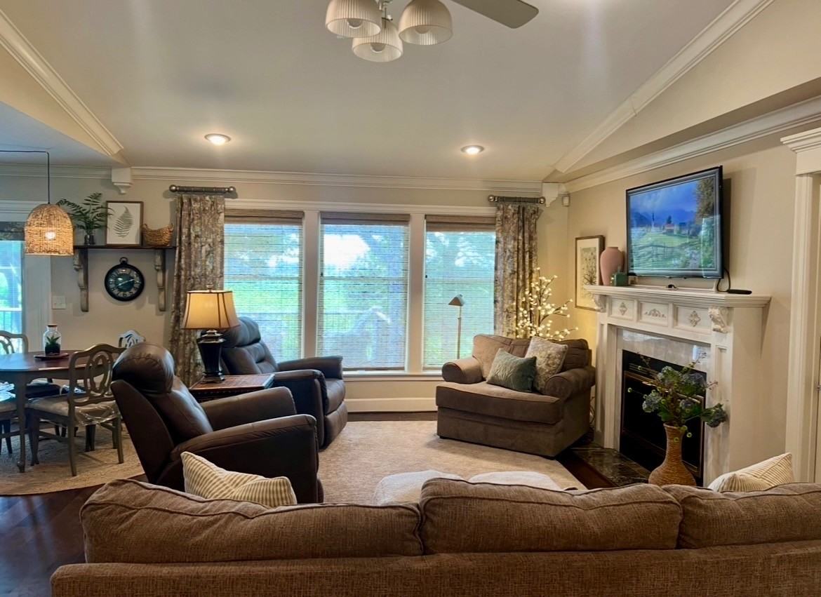 243 Kate - Photo 6 of 10