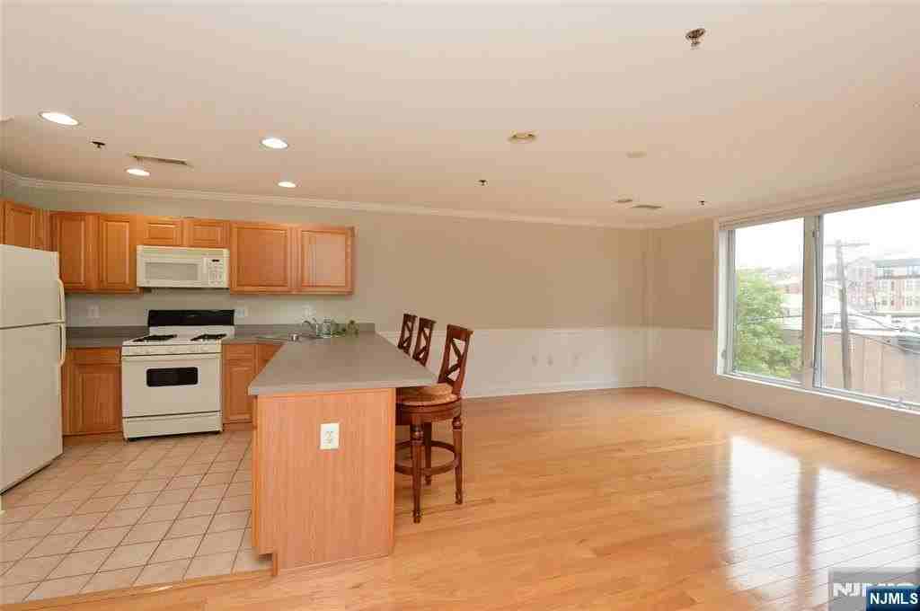 70 Adams St Apt 3b - Photo 5 of 12