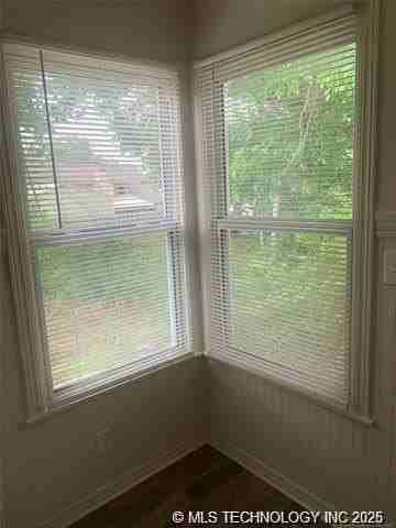 503 E 20th St - Photo 4 of 12