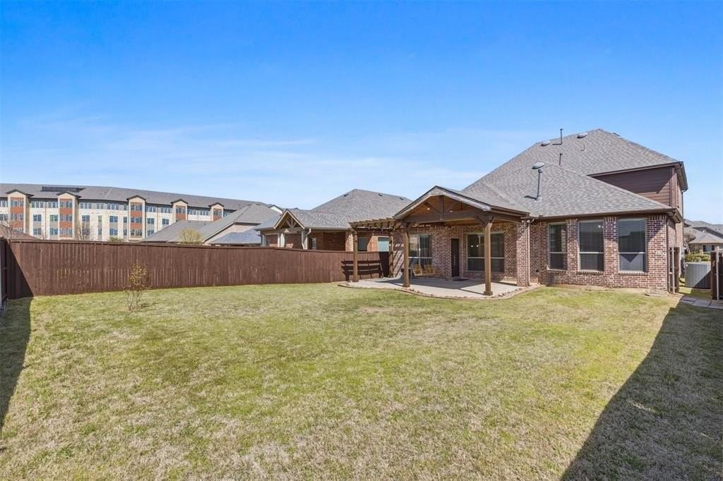 2418 Askew Dr - Photo 5 of 36