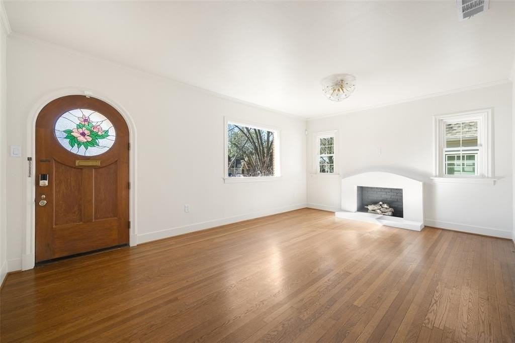 5623 Mccommas Blvd - Photo 2 of 34