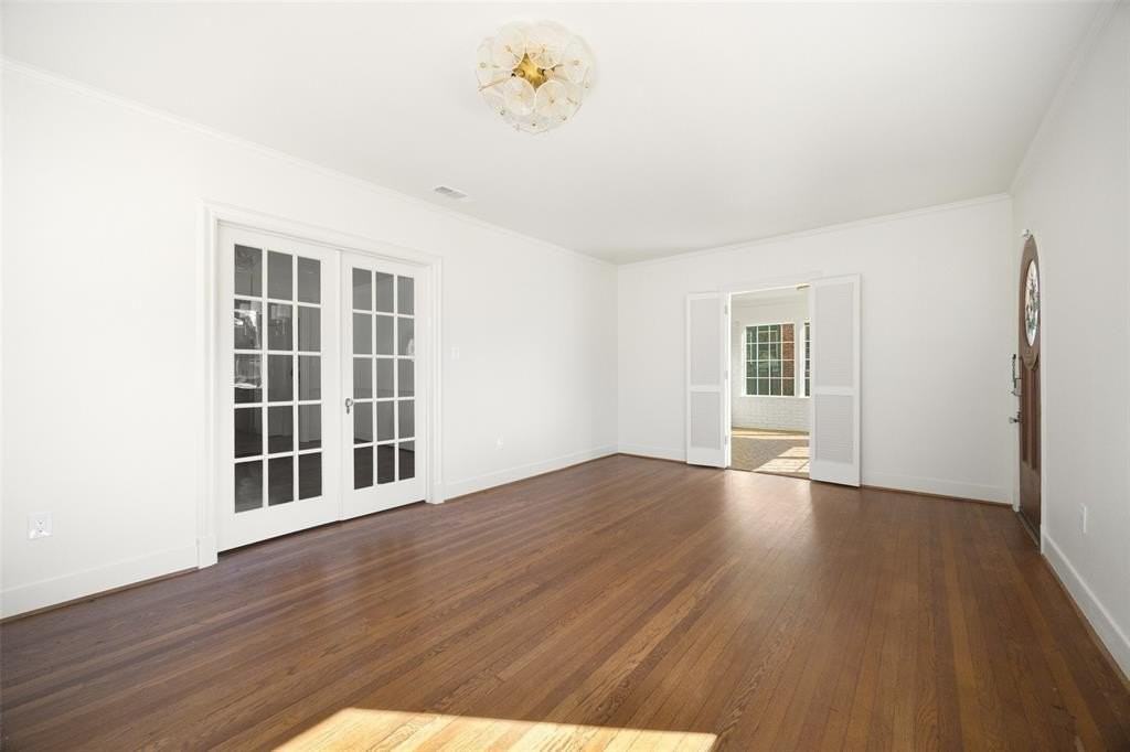 5623 Mccommas Blvd - Photo 4 of 34