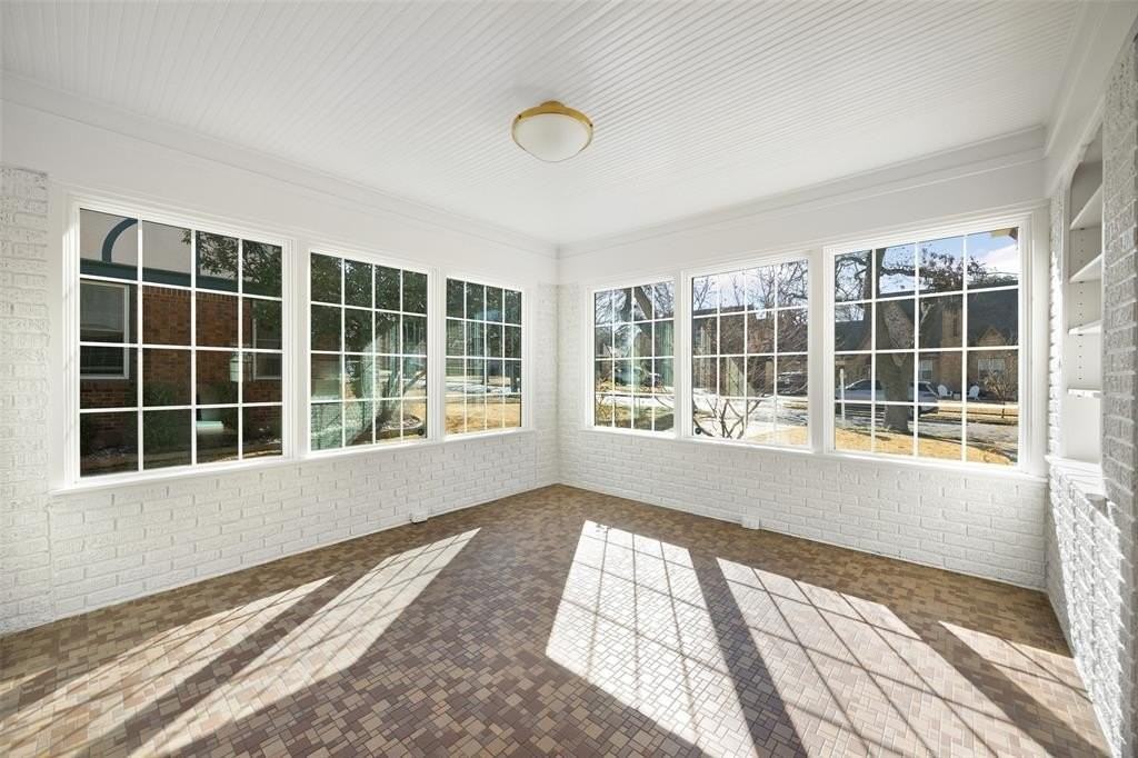 5623 Mccommas Blvd - Photo 5 of 34