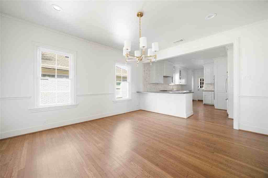 5623 Mccommas Blvd - Photo 7 of 34