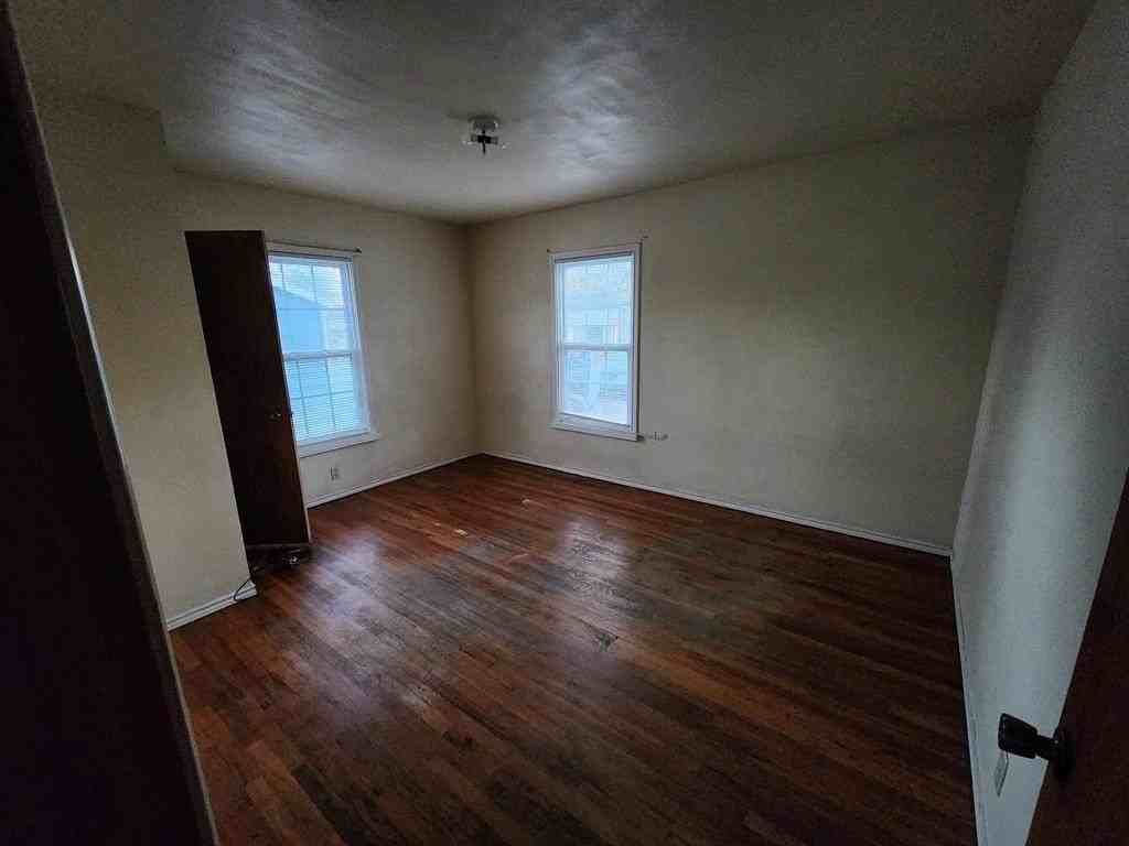 515 Jordan Ln - Photo 4 of 6